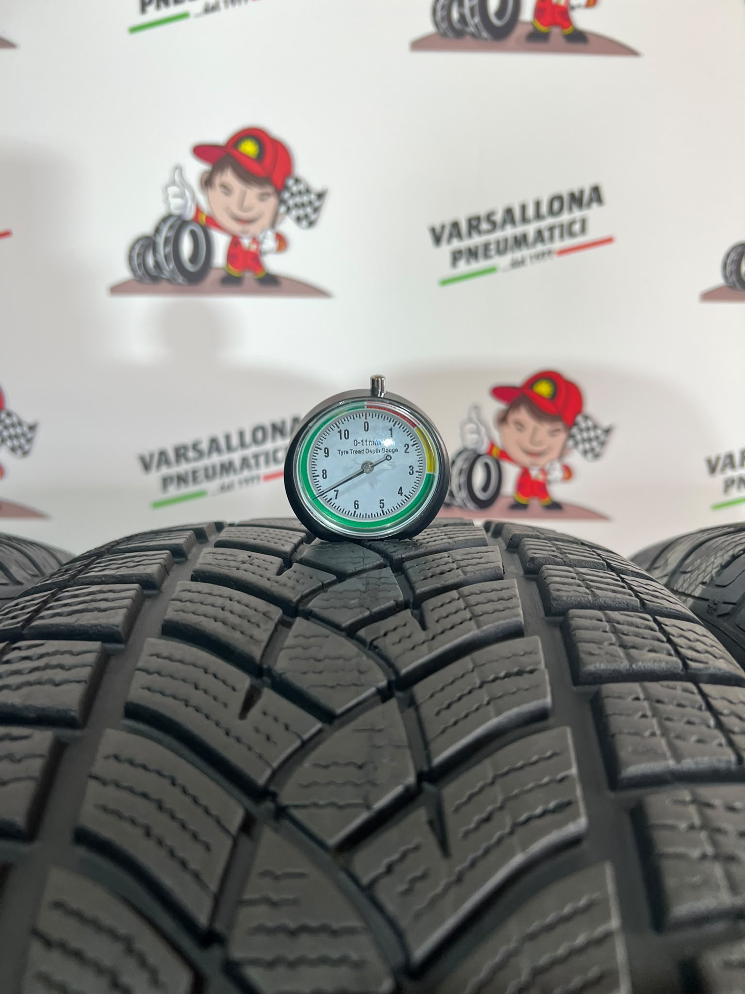 N.4 Pneumatici - 235/55R18 104H XL GOODYEAR - Ultra grip Performance - immagine 3