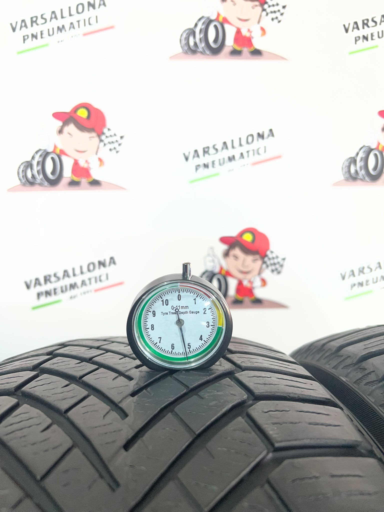 N.4 Pneumatici - 225/55R18 102V XL YOKOHAMA - BluEarth WinterV906 SUV - immagine 3
