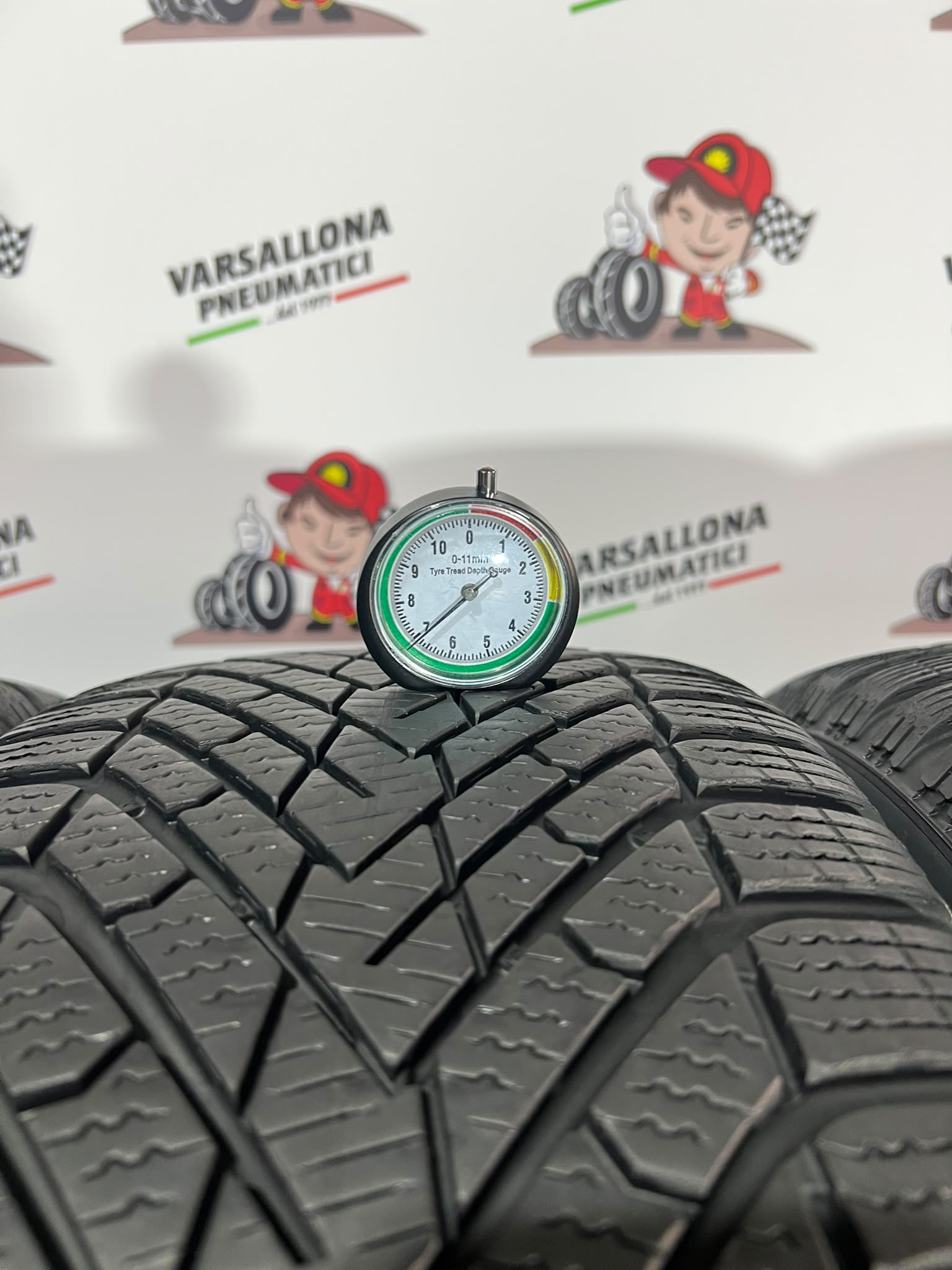 N.4 Pneumatici - 235/55R18 104H XL PIRELLI - Winter Scorpion 2 - immagine 3