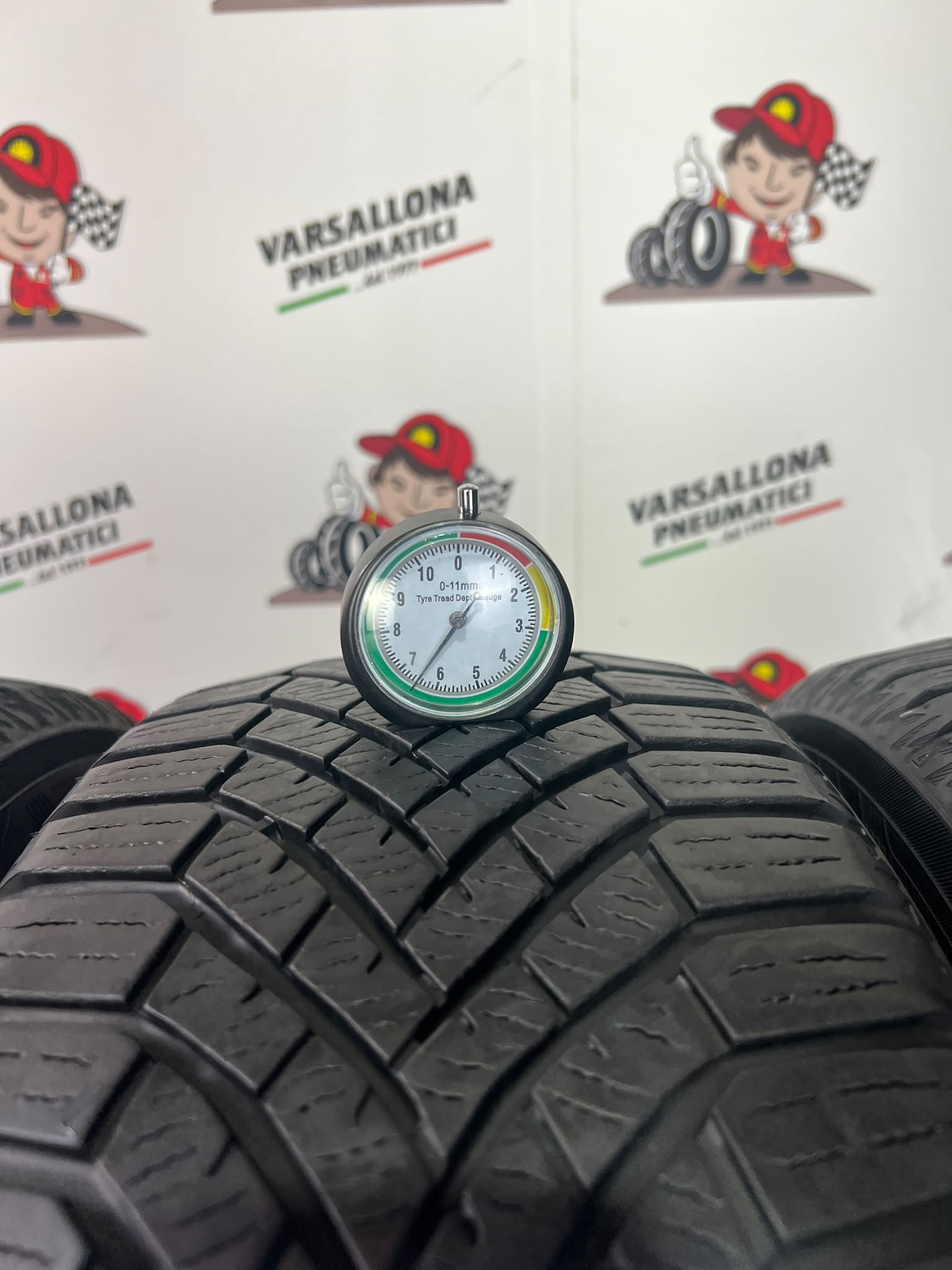N.4 Pneumatici - 195/55R16 87H YOKOHAMA - Bluearth Winter V906 - immagine 3