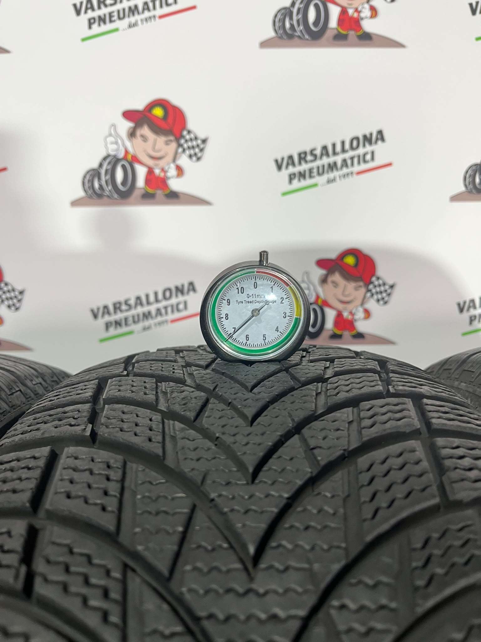 N.4 Pneumatici - 235/55R18 104V XL MOMO - North Pole W20 - immagine 3