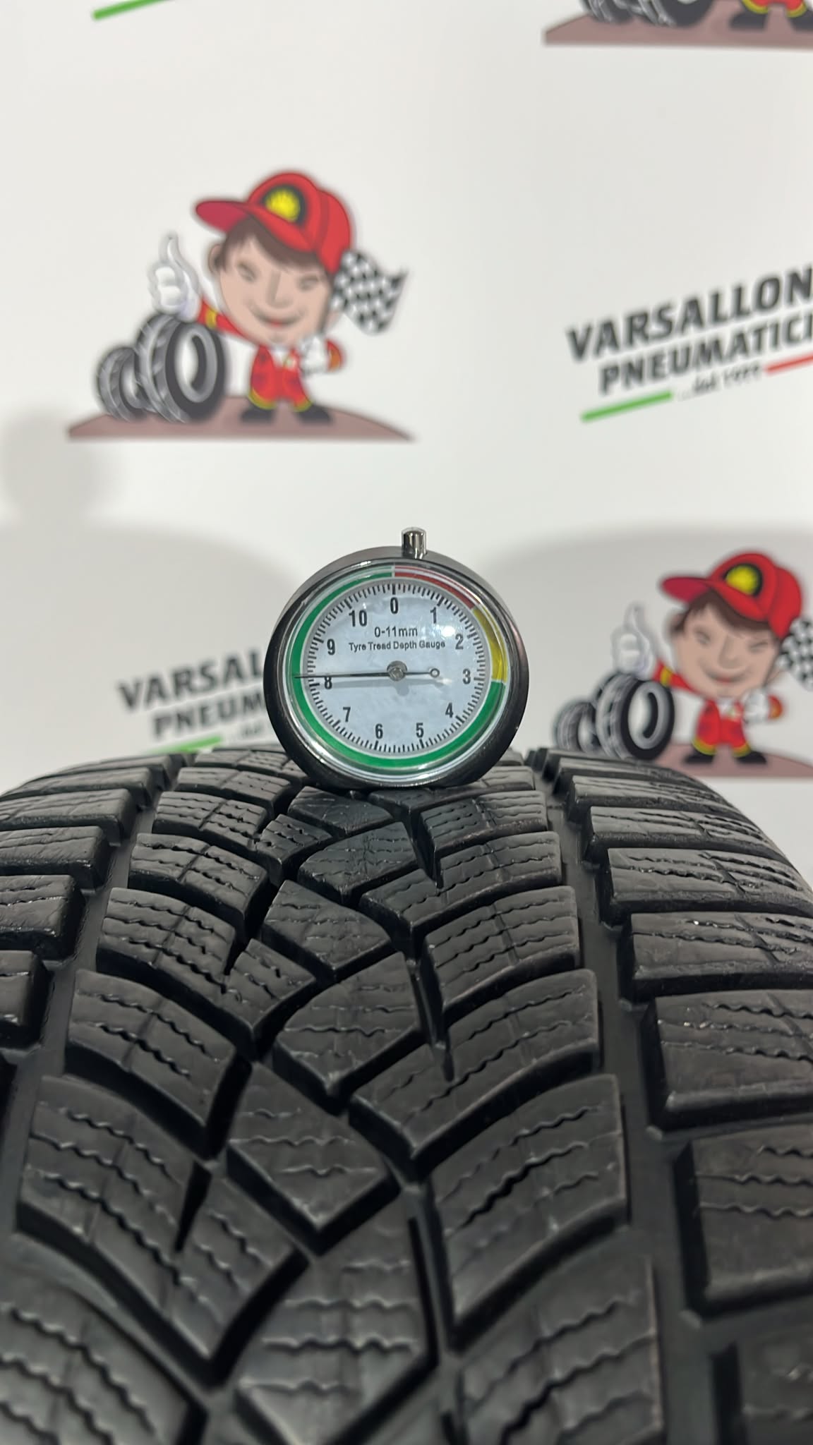 N.2 Pneumatici - 195/45R16 84V XL GOODYEAR - Ultra Grip Perfermance - immagine 3