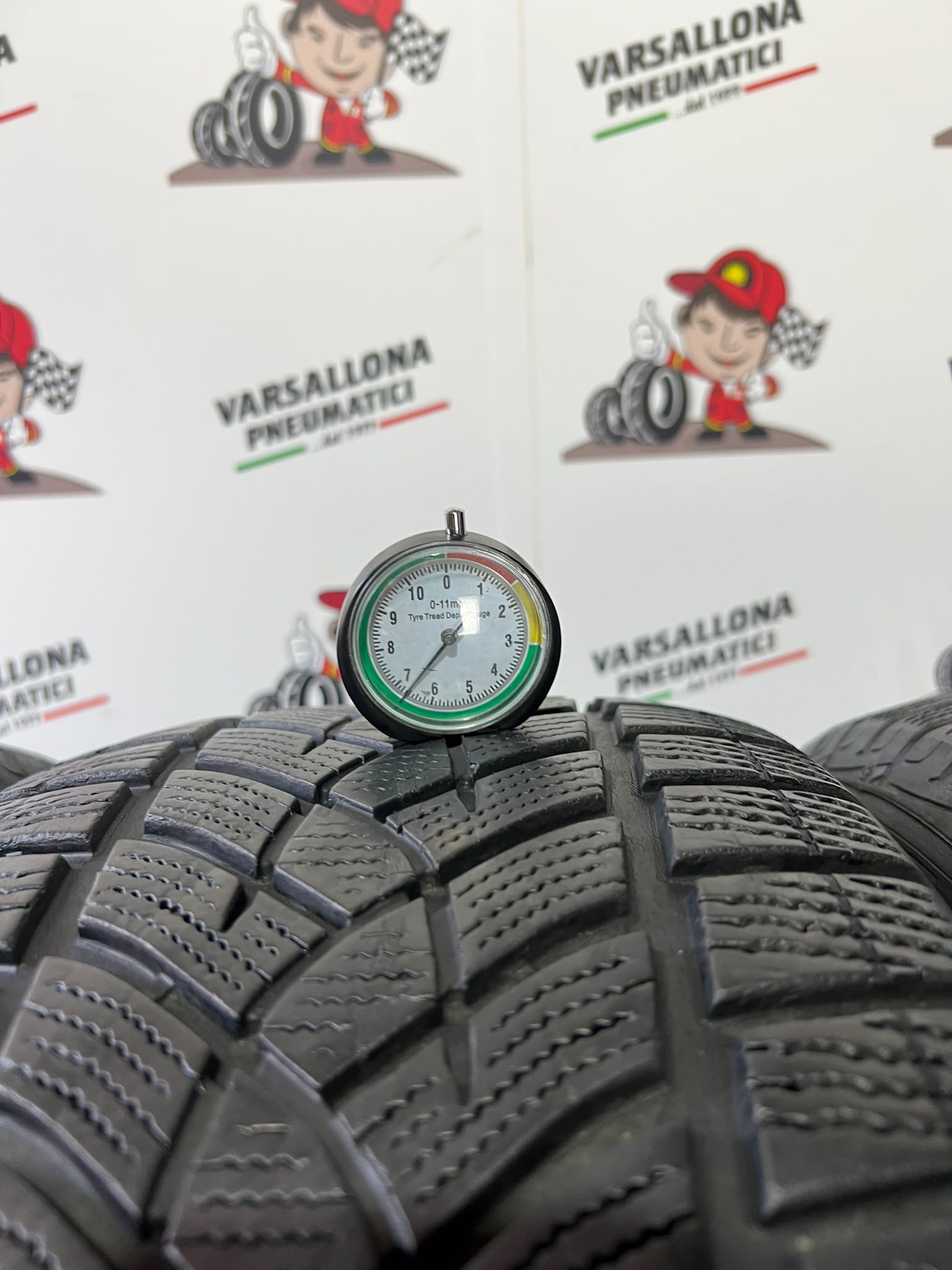 N.4 Pneumatici - 235/55R17 103V XL GOODYEAR - Ultra grip performance + - immagine 3