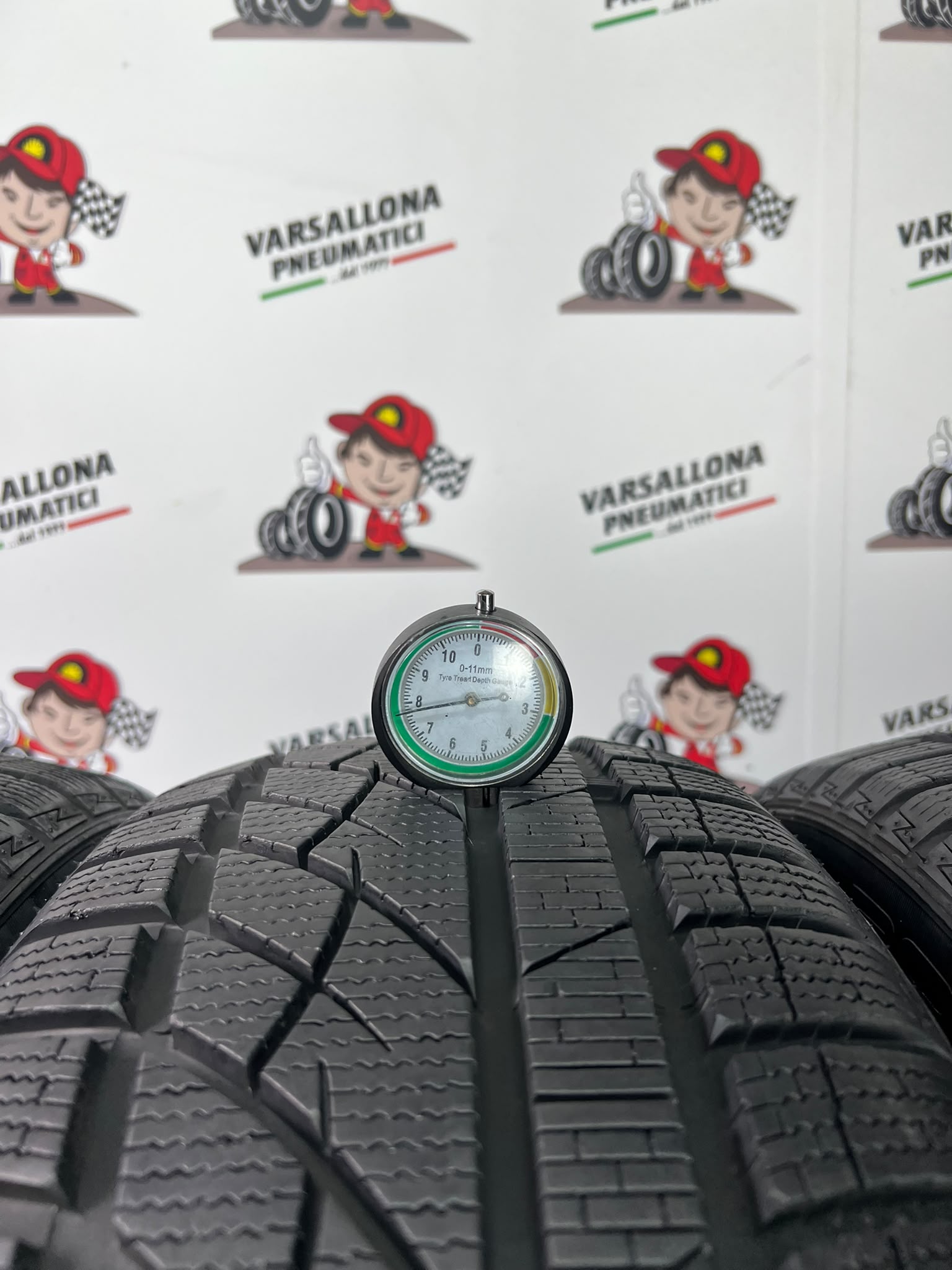 N.4 Pneumatici - 215/55R18 99V XL MOMO - SUV Pole W4 - immagine 3