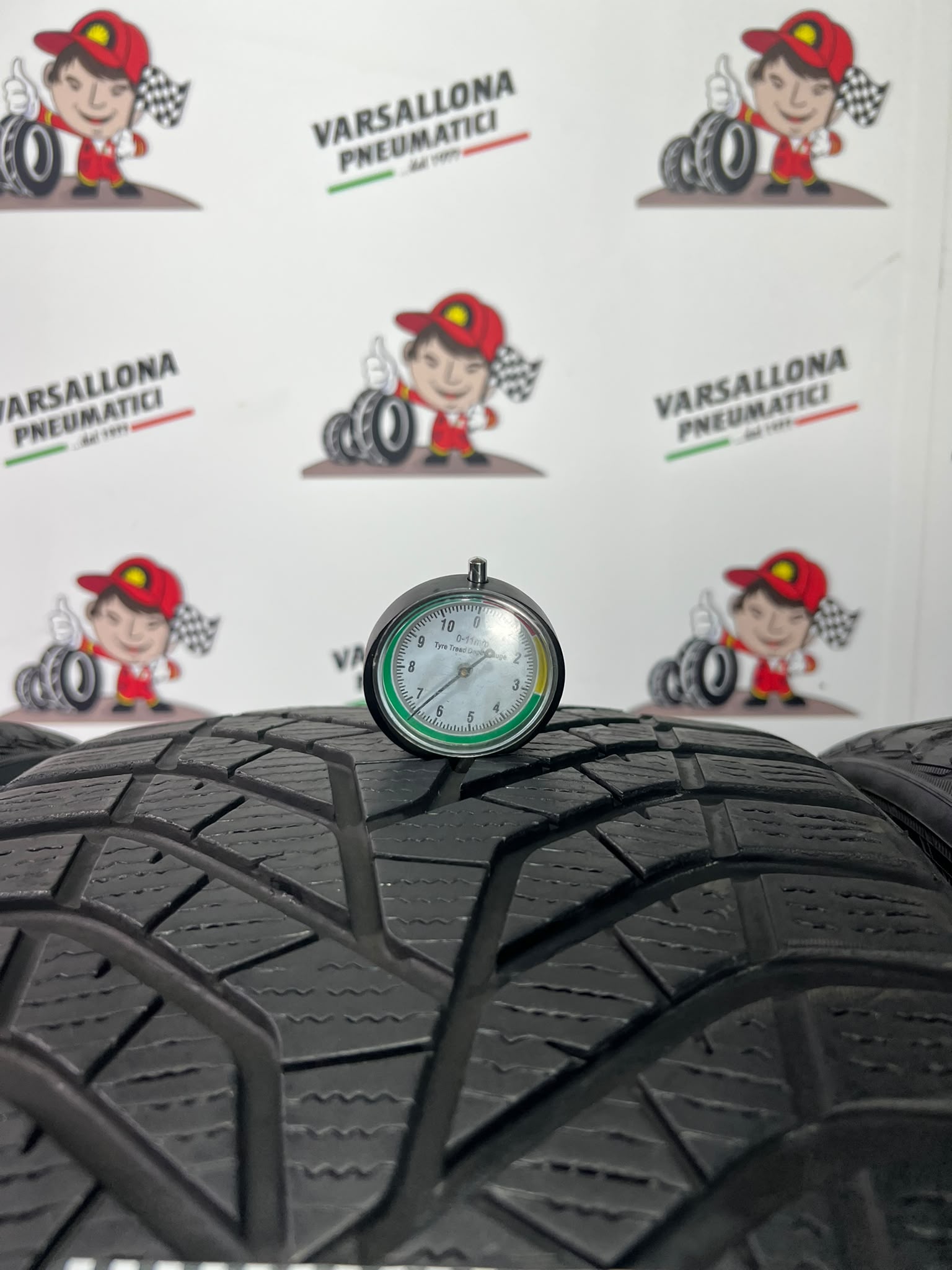 N.4 Pneumatici - 255/35R19 96W XL YOKOHAMA - Blu Earth Winter - immagine 3
