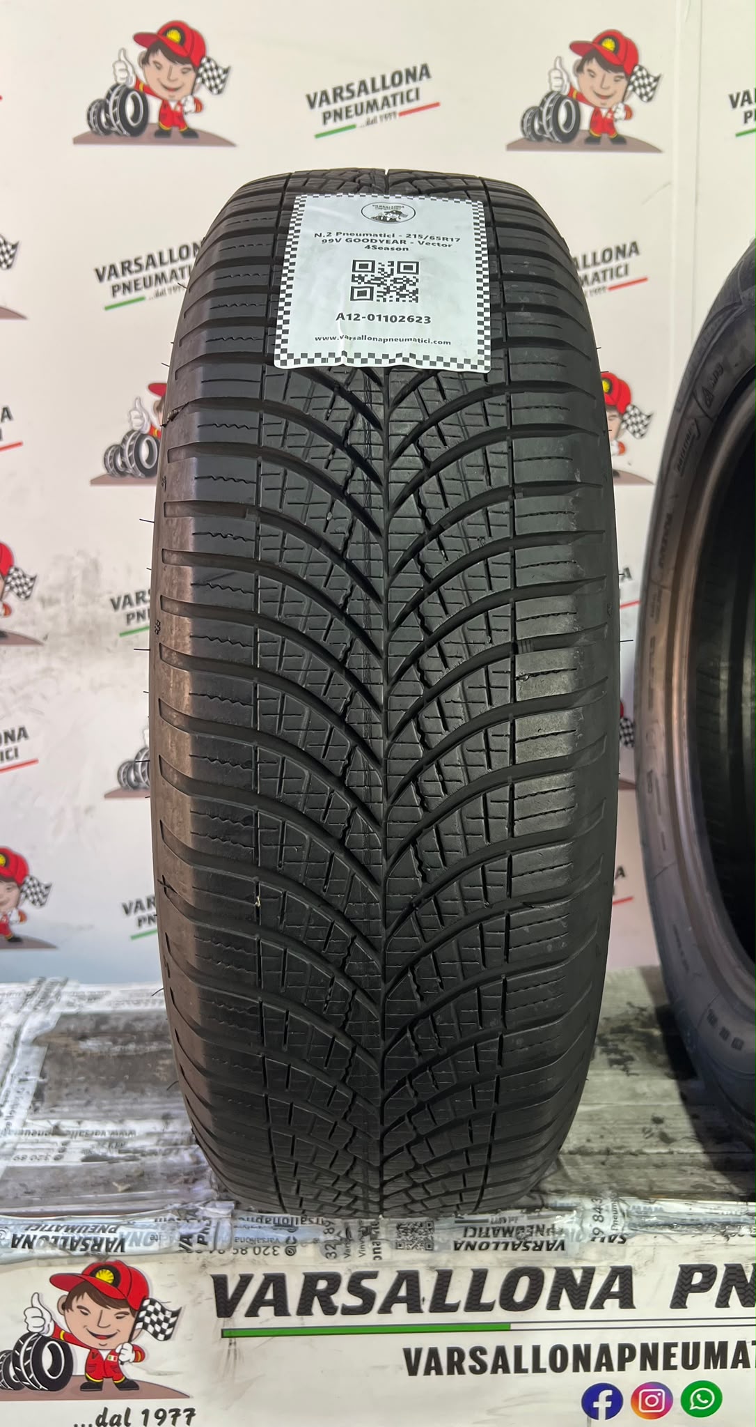 N.2 Pneumatici - 215/65R17 99V GOODYEAR - Vector 4Season - immagine 2