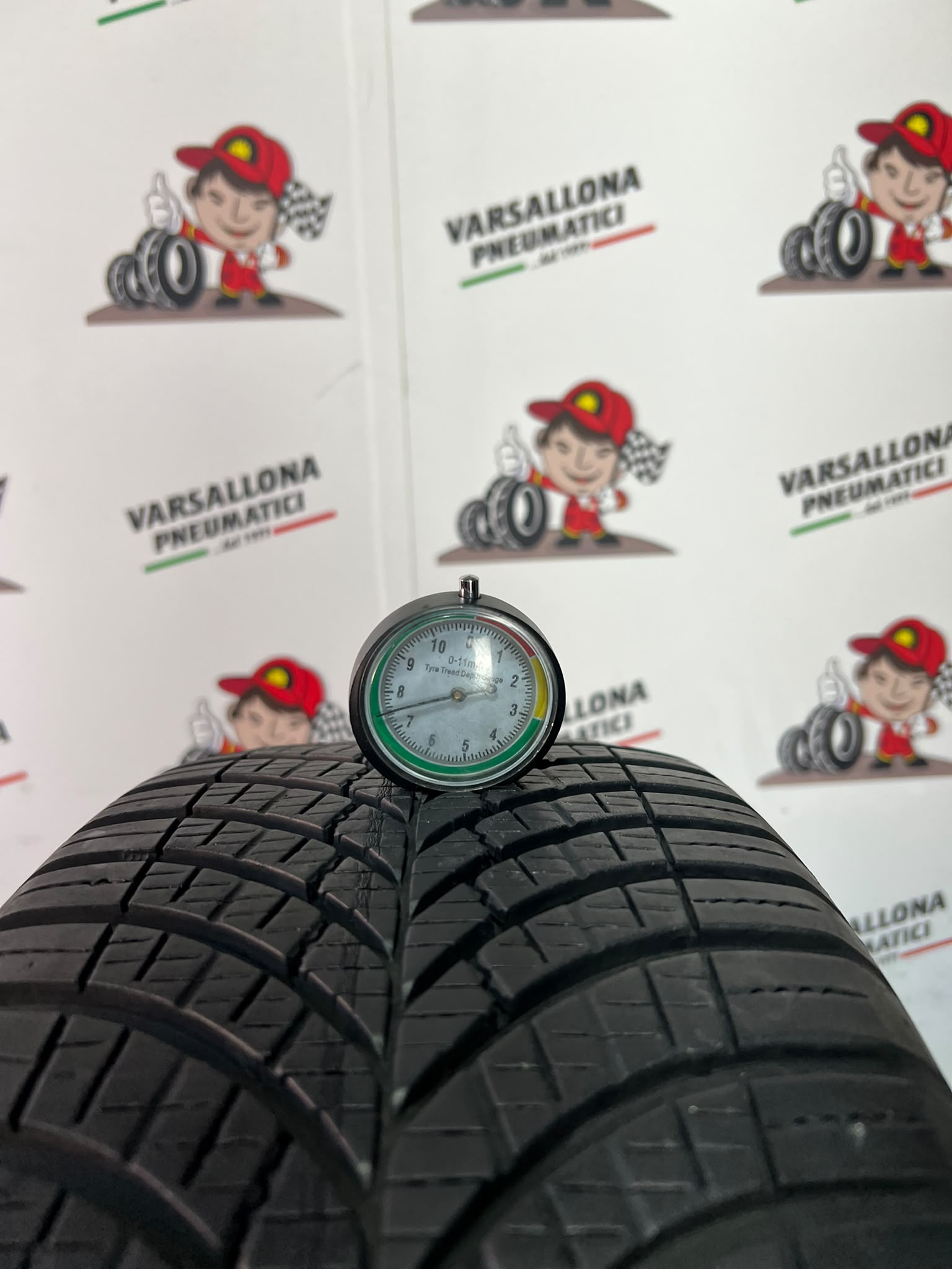 N.2 Pneumatici - 215/65R17 99V GOODYEAR - Vector 4Season - immagine 3