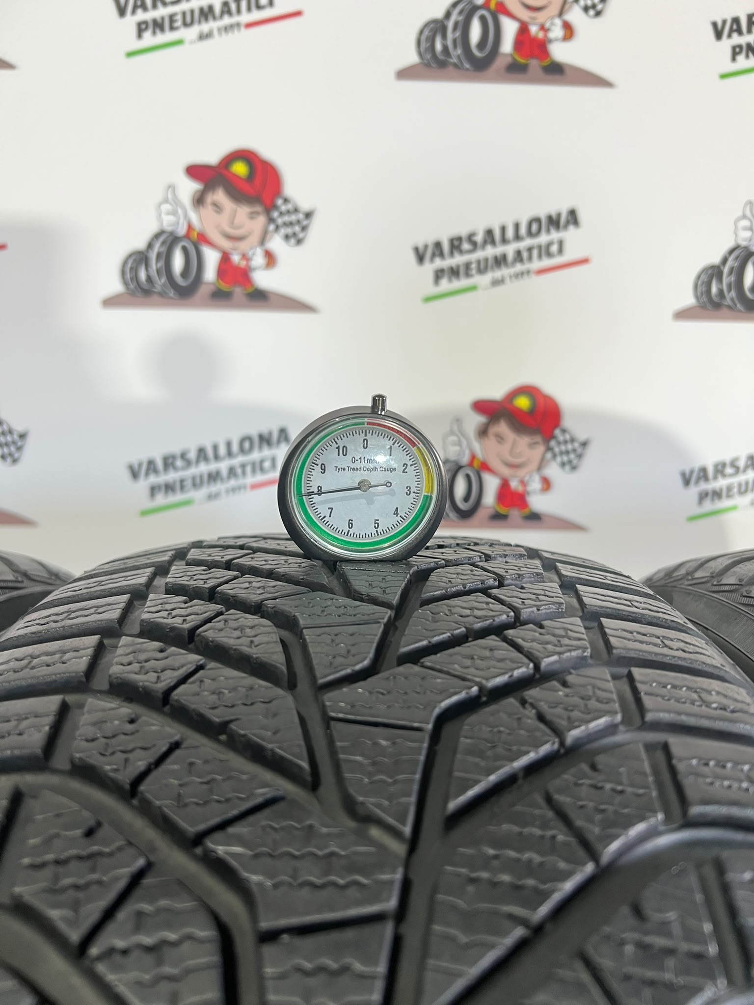 N.4 Pneumatici - 235/45R19 99V XL YOKOHAMA - BluEarth Winter V905 - immagine 3